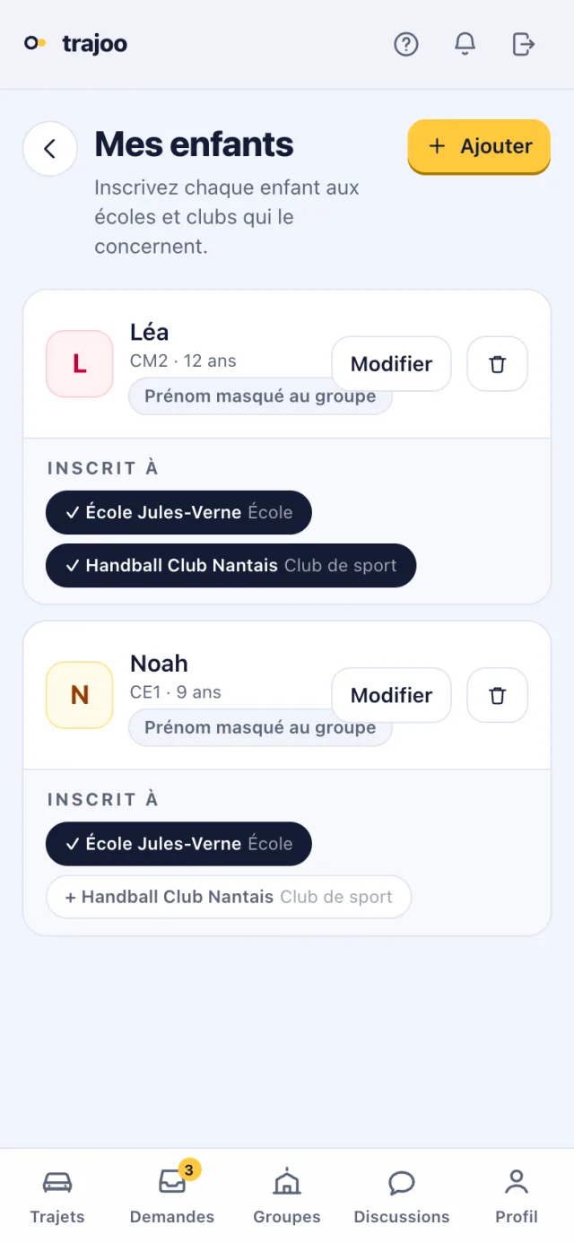 La liste des enfants : Léa inscrite à l'école et au club, Noah à l'école seulement.